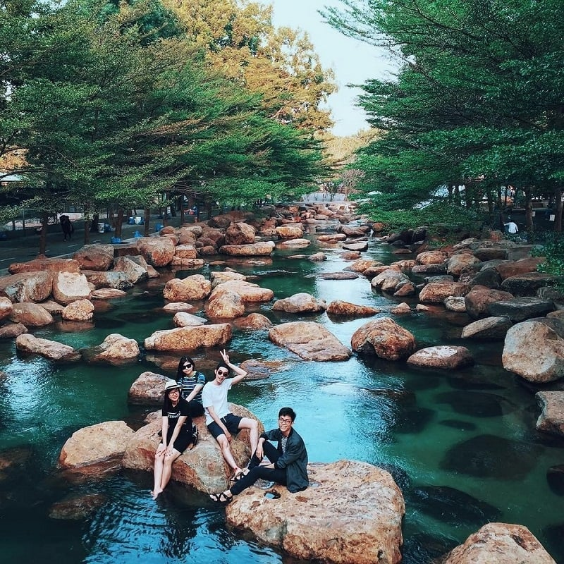 Tour Guide Bình Dương