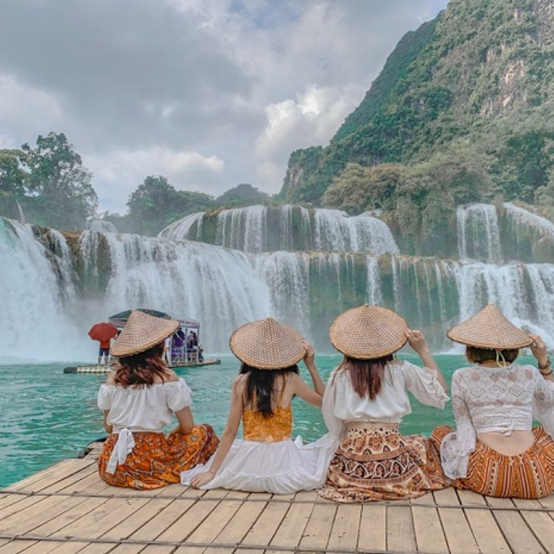 Tour Guide Cao Bằng