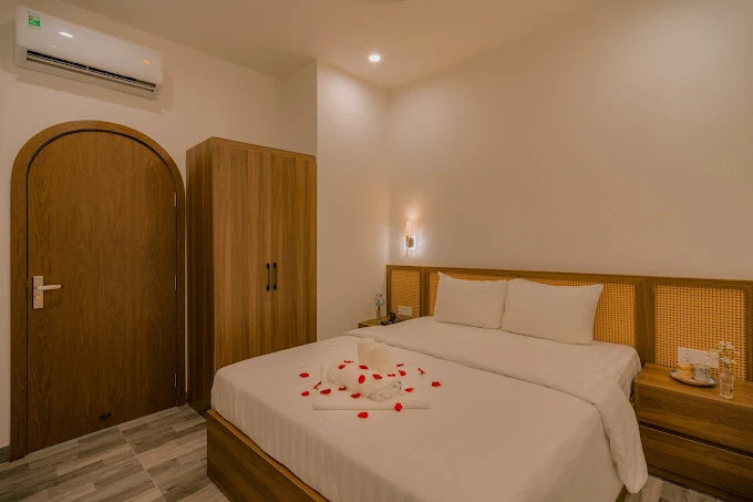 So Sánh: Du Lịch Tự Túc vs. Đồng Hành Cùng HDV Local