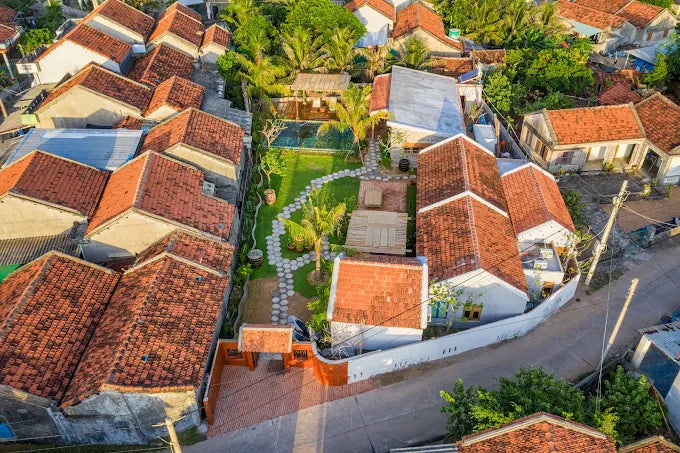So sánh: Du lịch tự túc và Đi cùng HDV Local