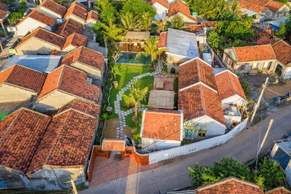 So sánh: Du lịch tự túc và Đi cùng HDV Local