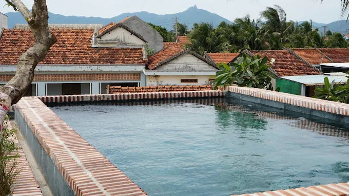 Hill Village bây giờ thuộc tỉnh nào? 