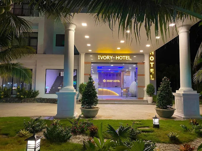 So Sánh: Tour Truyền Thống vs. Đồng Hành Cùng HDV Local