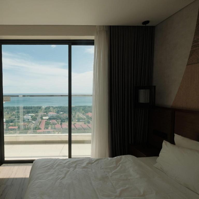 Phí booking 10-30% tại HDV Local bao gồm những gì?