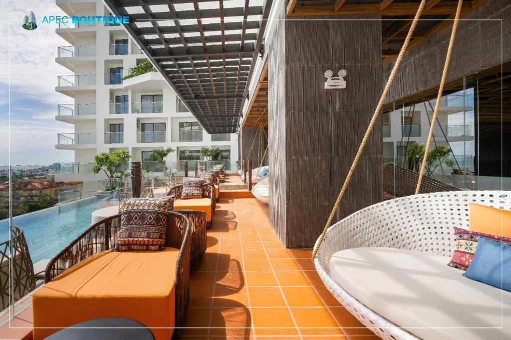 Làm sao để di chuyển từ sân bay về khách sạn?
