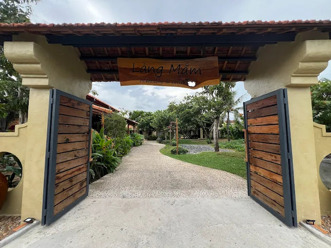 LÀNG MẮM Homestay có gần biển để đi bộ không?