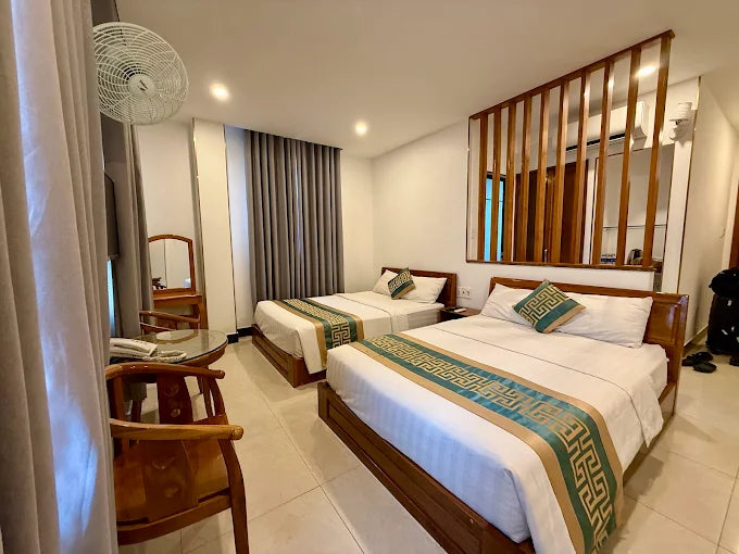 So Sánh: Du Lịch Tự Túc vs. Đồng Hành Cùng HDV Local