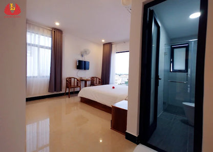 1. Luxury Hotel Phú Yên thường nằm ở khu vực nào?