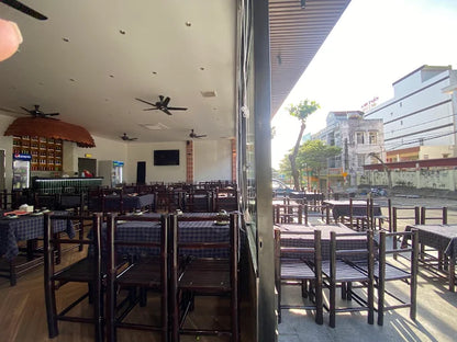 So Sánh: Du Lịch Tự Túc vs. Đồng Hành Cùng HDV Local