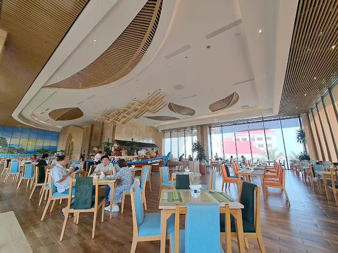 3. Phí booking 10-30% đã bao gồm những gì?