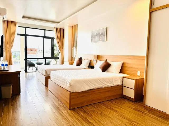 Từ SandA Villa ra biển Hòa Hiệp có xa không?