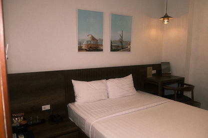 So Sánh: Du Lịch Tự Túc vs. Đồng Hành Cùng HDV Local