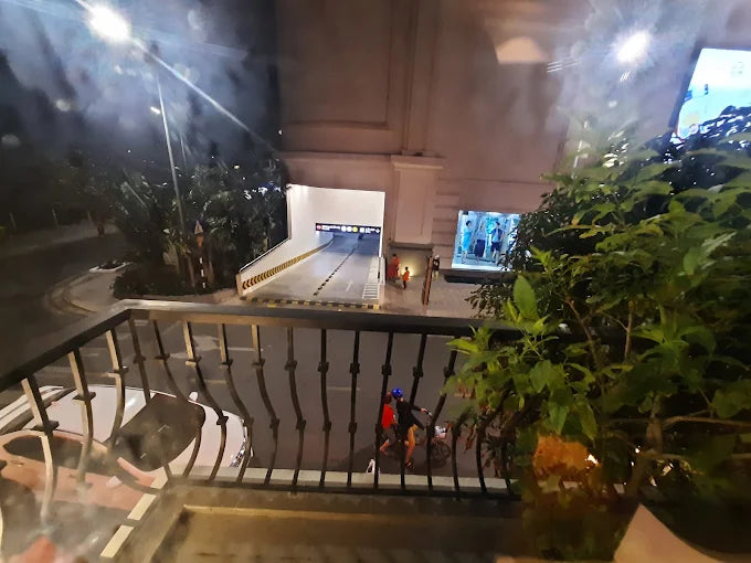 Hồng Hạc Hotel có gần biển không?