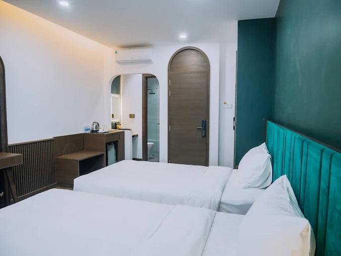 1. Khách sạn Miami Phú Yên có gần biển không?