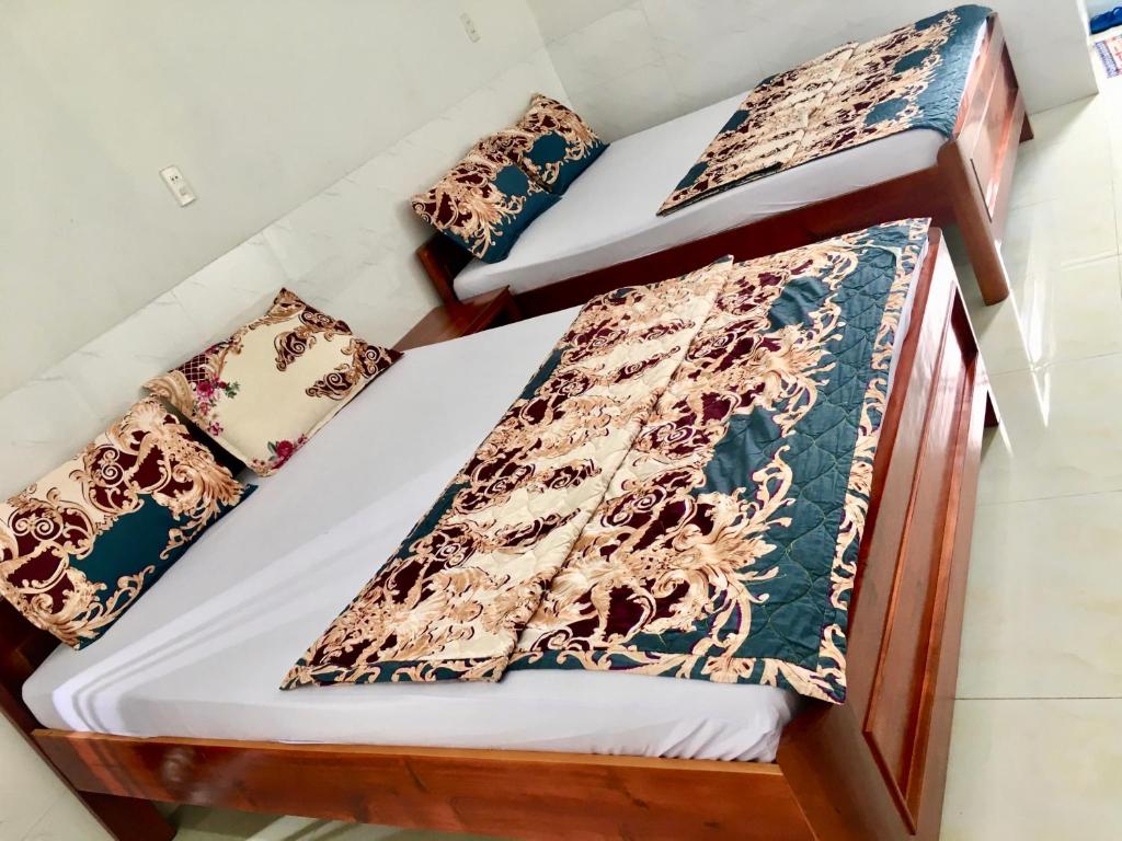 So sánh: Du lịch tự túc và Đồng hành cùng HDV Local
