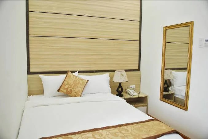 2. Từ sân bay Đông Tác về khách sạn Phi Long bao xa?