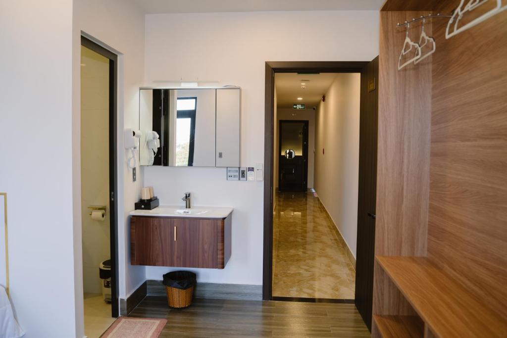 3. HDV Local có hỗ trợ tiếng Anh cho khách nước ngoài không? 