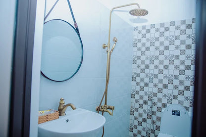 2. Thuê HDV bản địa có bao gồm phương tiện di chuyển không?